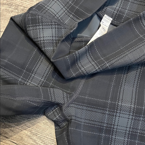 ALO Yoga Black Plaid Leggings - Picture 7 of 7